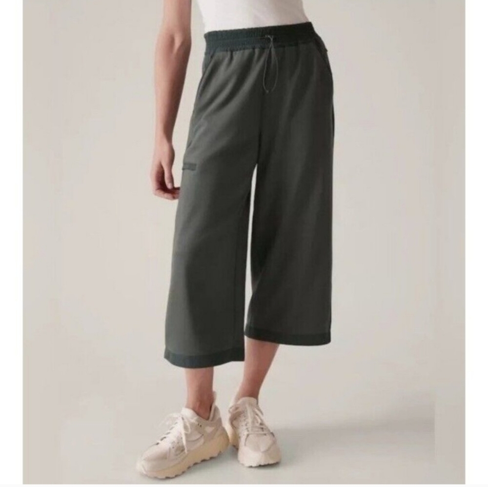 Athleta Triumph Hybrid Wide Leg Crop Pants 533711-02 Green Pull On Size XXS